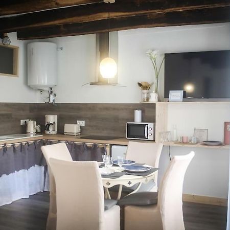 Appartement Lumineux De 35M² En Centre-Ville Ruffec  Exterior photo