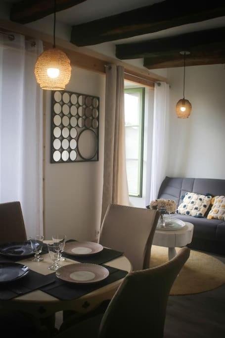Appartement Lumineux De 35M² En Centre-Ville Ruffec  Exterior photo